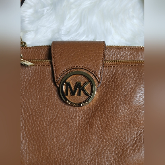 Michael Kors Brown cross body bag 🎒 - Picture 2 of 6